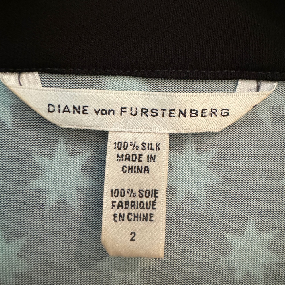 DVF Star Pattern Classic Wrap Dress with Pockets - Picture 7 of 10